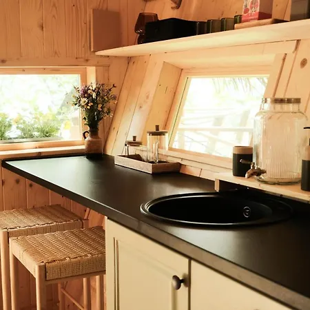 Vakantiehuis Treehouse Pod Lesom